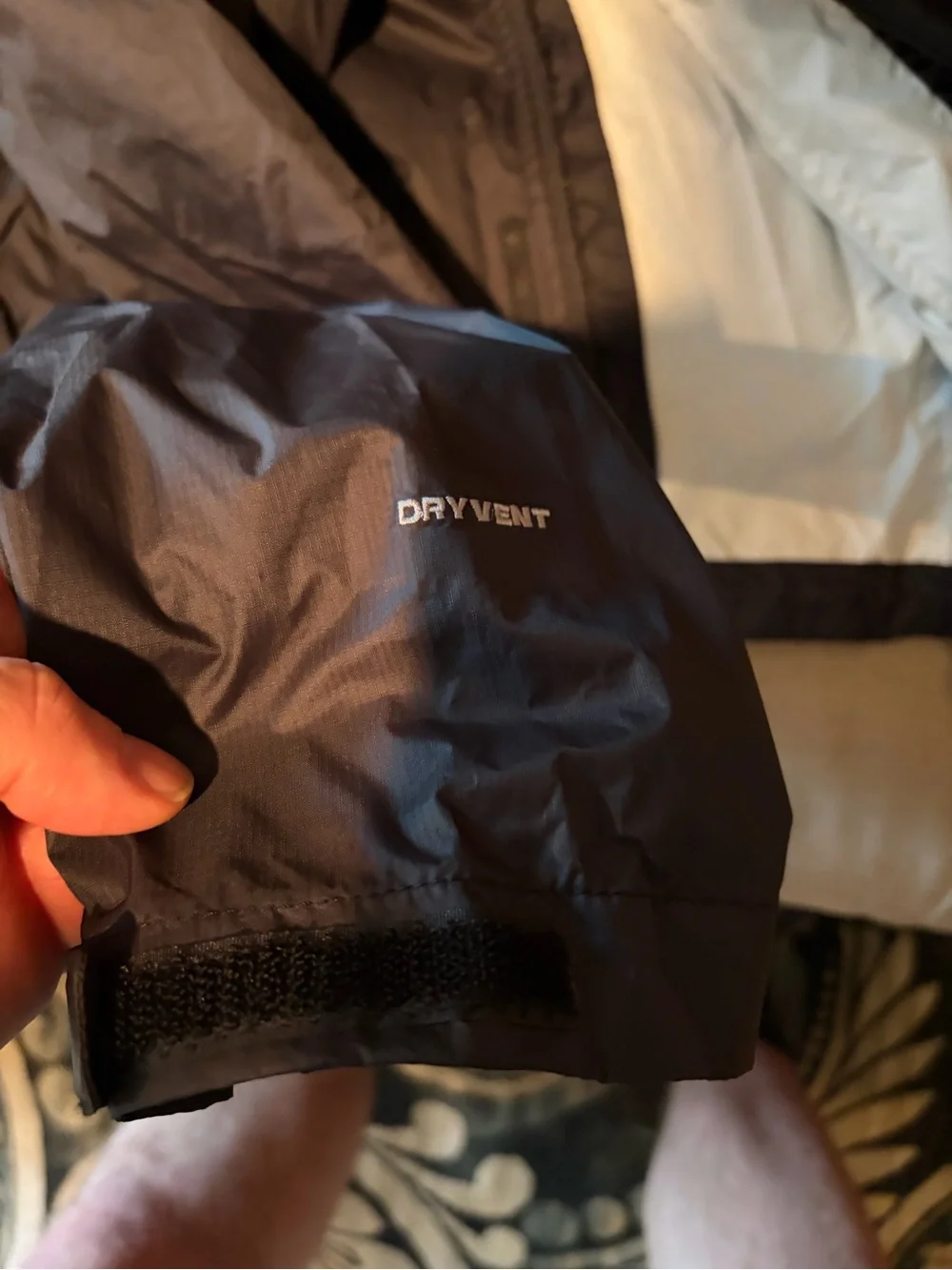 The North Face Men’s Venture 2 Hooded Rain Jacket - size Medium